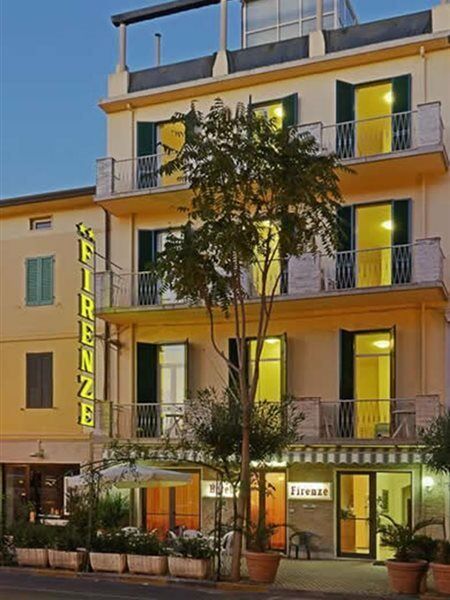 Hotel Firenze เวียเรจโจ ภายนอก รูปภาพ